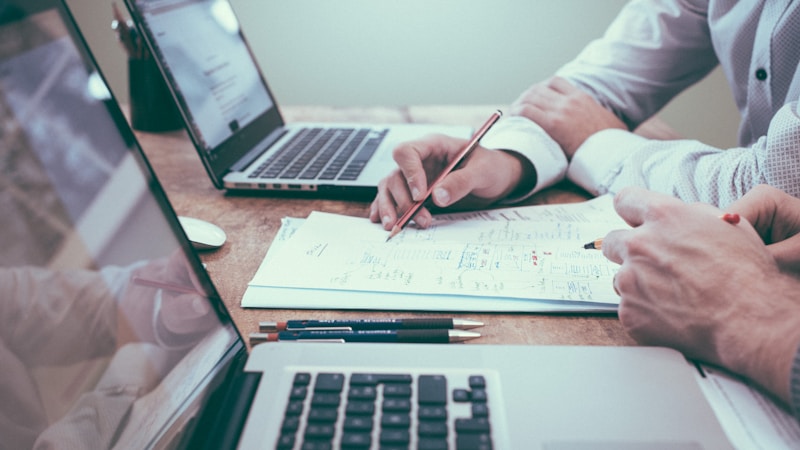 hubspot review featured image